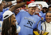 EL MEXICANO LUIS PÉREZ ORGULLOSO DE SU TÍTULO DE LA XFL Y RECIBIR EL MVP DE MANOS DE ‘LA ROCA’: “ME DIJO QUE MI HISTORIA LO INSPIRÓ”