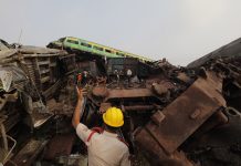 EL PEOR ACCIDENTE DE TREN DEL SIGLO 21 EN INDIA DEJA 261 MUERTOS Y 900 HERIDOS