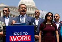 EE. UU. LEGISLADORES URGEN A BIDEN A DAR PERMISOS DE TRABAJO A MÁS MIGRANTES INDOCUMENTADOS