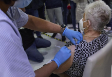 OMS RECOMIENDA A GRUPOS DE RIESGO VACUNARSE CONTRA EL COVID-19