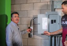 SE ILUMINA GIMNASIO DE LA UNIDAD DEPORTIVA EN COLONIA PRIMERO DE MAYO