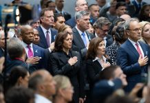 KAMALA HARRIS Y ALCALDE DE NUEVA YORK PRESIDEN LOS ACTOS DE HOMENAJE DEL 11-S