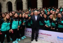 AMLO FELICITA A DEPORTISTAS MEXICANOS Y LES PROMETE APOYO PARA PARÍS 2024