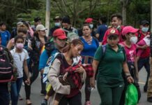 MIGRANTES HONDUREÑOS Y VENEZOLANOS SALEN EN CARAVANA HACIA EE.UU. DESDE HONDURAS