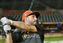 “VA A SEGUIR EL AYUNO PARA NARANJEROS”: AFICIÓN SONORENSE CREE EN EL POTENCIAL DE VENADOS DE MAZATLÁN Foto: Manuel Mancilla | Jugador de Naranjeros