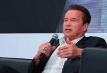 RETIENEN A SCHWARZENEGGER DURANTE TRES HORAS EN AEROPUERTO ALEMÁN POR NO DECLARAR UN RELOJ