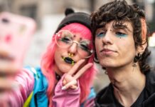 La generación Z, grupo electoral clave en EE.UU. por su indecisión en el voto