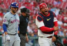 Video: ¡Impresionante! De un batazo le quiebran el antebrazo a Wilson Contreras