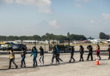 EE.UU. anuncia más recursos para agilizar el proceso de deportación acelerada en frontera