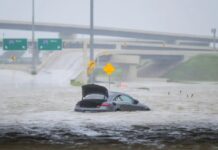 VIDEO | Paso de “Beryl” deja cuatro muertos en Texas y causa un apagón masivo