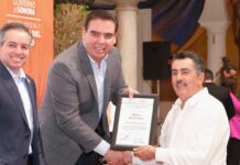 RECIBE JAVIER LAMARQUE RECONOCIMIENTO AL MÉRITO ARCHIVÍSTICO PARA EL AYUNTAMIENTO DE CAJEME