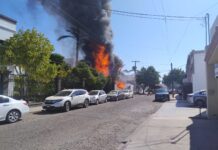 CONTROLA BOMBEROS INCENDIO DE CASA EN LA BELLAVISTA