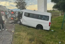 Embiste camión de pasajeros 2 combis en Ecatepec y deja 12 lesionados
