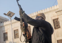 Rebeldes avanzan hacia la 3.a ciudad siria más grande