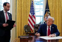 Trump insiste en que impondrá aranceles del 25% a México y Canadá este sábado