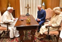 El rey Carlos y la reina Camila visitarán al papa Francisco