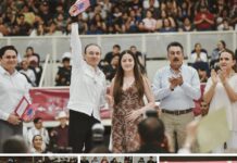 *ACOMPAÑA JAVIER LAMARQUE AL GOBERNADOR ALFONSO DURAZO EN ENTREGA DE BECAS UNIVERSITARIAS EN CAJEME*